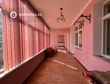 5-комнатная квартира, этаж 4 из 5, 209 м², миниатюра 12
