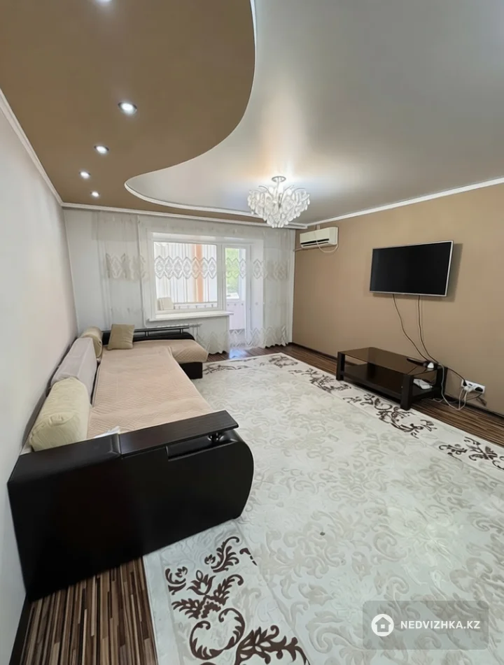 3-комнатная квартира, этаж 2 из 9, 67 м², фотография 2