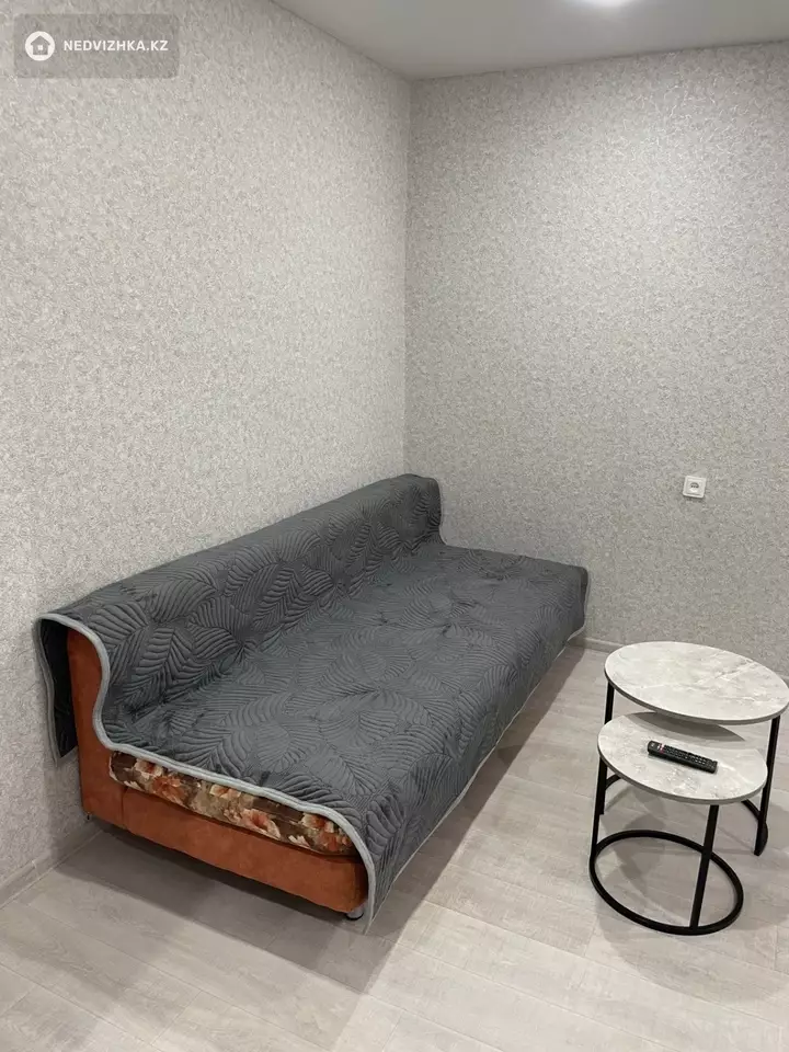 1-комнатная квартира, этаж 7 из 9, 36 м², Посуточно, фотография 3