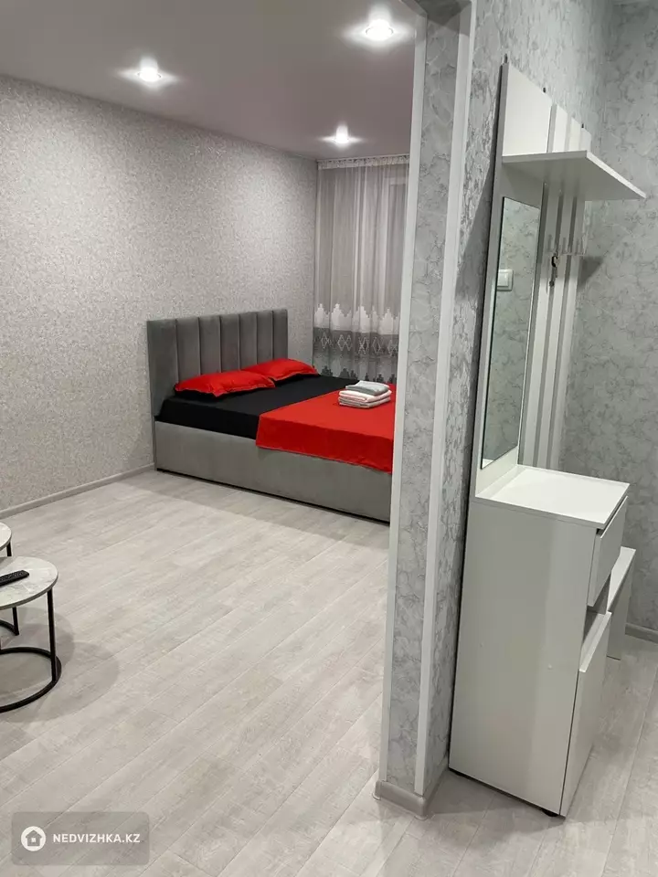 1-комнатная квартира, этаж 7 из 9, 36 м², Посуточно, фотография 4