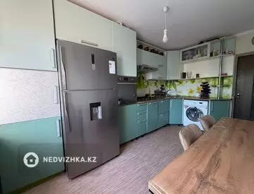 3-комнатная квартира, этаж 3 из 5, 81 м², миниатюра 1
