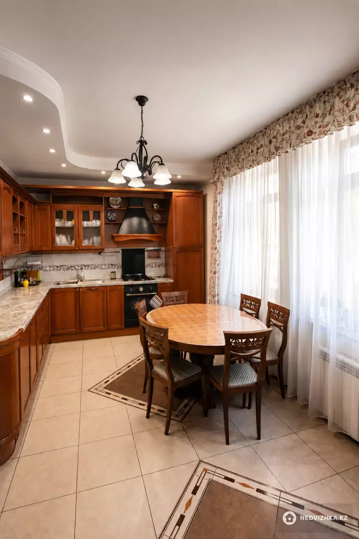 5-комнатный дом, 10.5 соток, 254 м², фотография 4