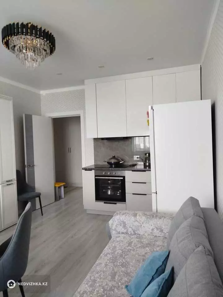 2-комнатная квартира, этаж 8 из 9, 38 м², фотография 2