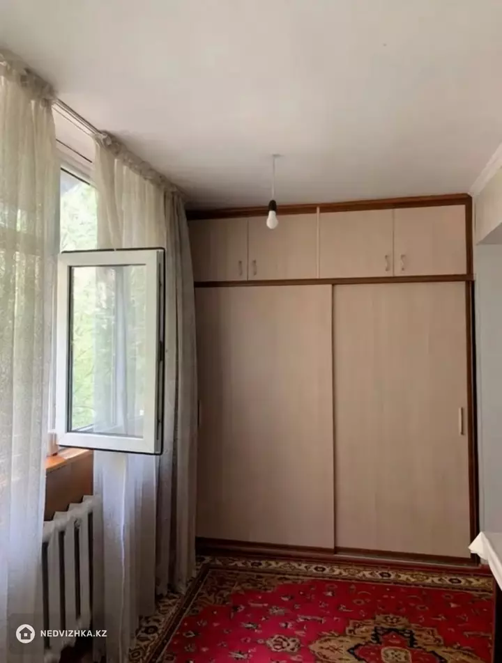 2-комнатная квартира, этаж 3 из 5, 52 м², фотография 2