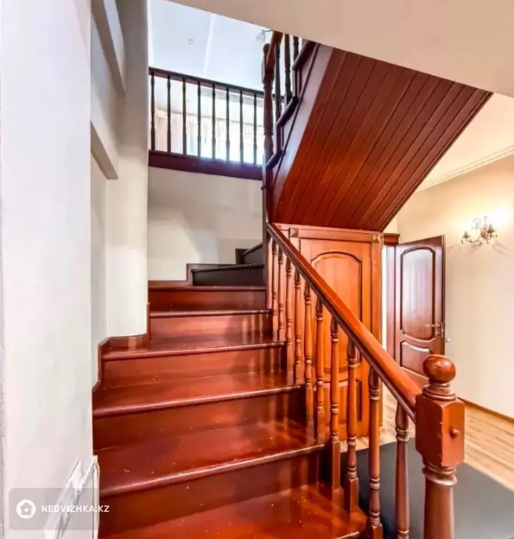 7-комнатная квартира, этаж 5 из 5, 270 м², фотография 5