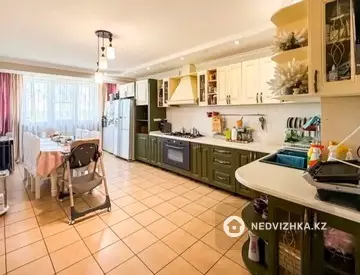 7-комнатная квартира, этаж 5 из 5, 270 м²