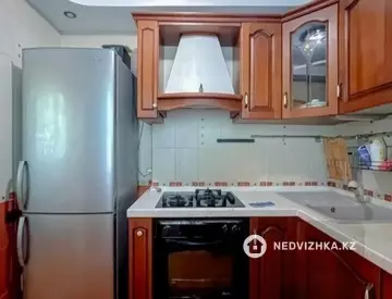 3-комнатная квартира, этаж 2 из 4, 75 м², На длительный срок