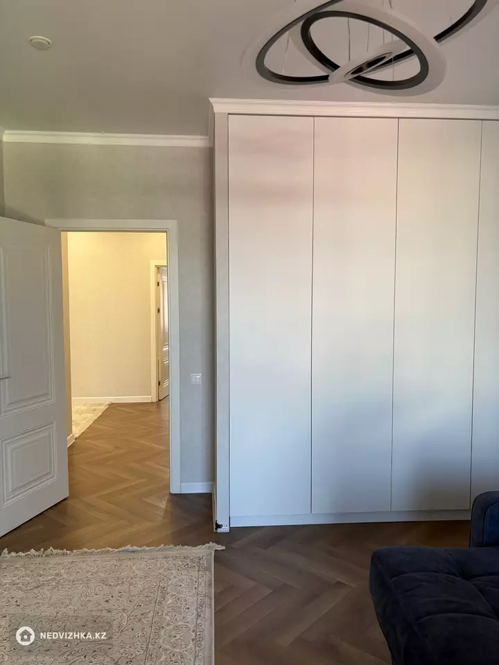 3-комнатная квартира, этаж 8 из 9, 122 м², На длительный срок, фотография 3