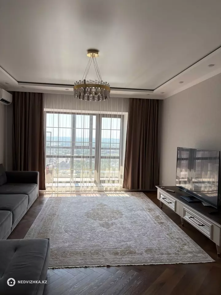 3-комнатная квартира, этаж 8 из 9, 122 м², На длительный срок, фотография 4