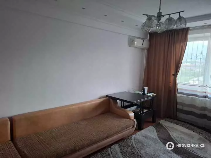 3-комнатная квартира, этаж 10 из 10, 76 м², фотография 2