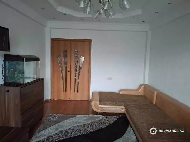 3-комнатная квартира, этаж 10 из 10, 76 м², фотография 3
