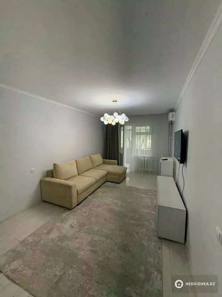 3-комнатная квартира, этаж 4 из 5, 70 м², фотография 2