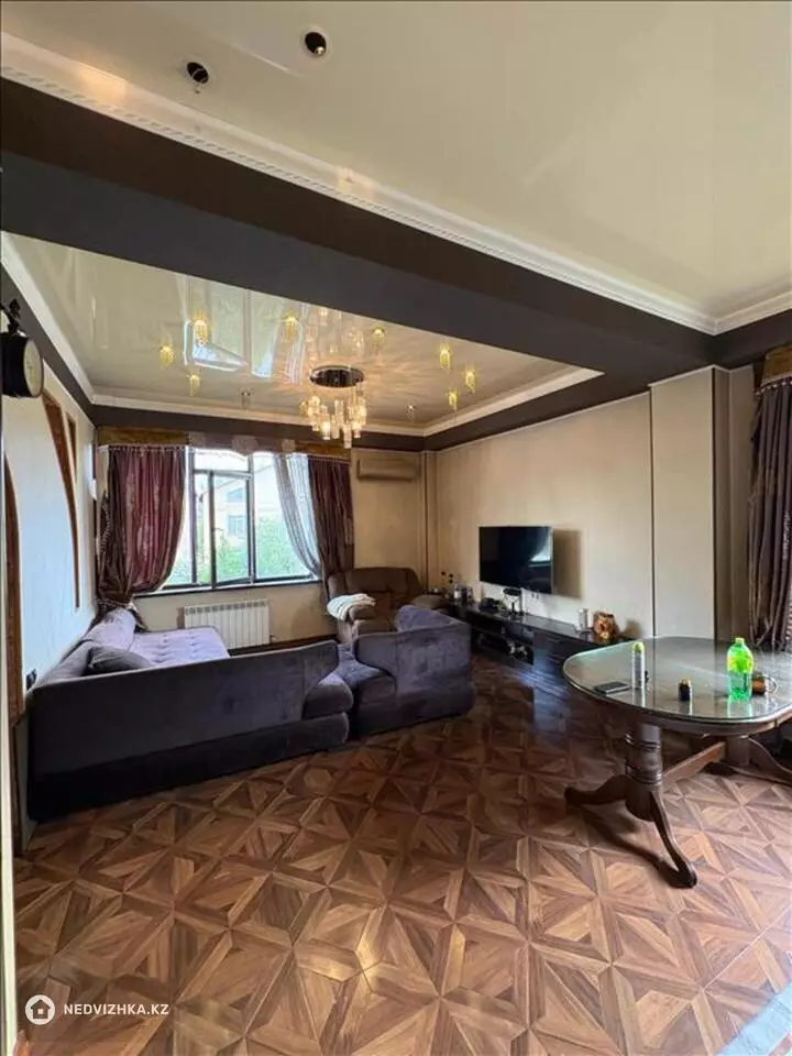 4-комнатная квартира, этаж 2 из 3, 164 м², фотография 4
