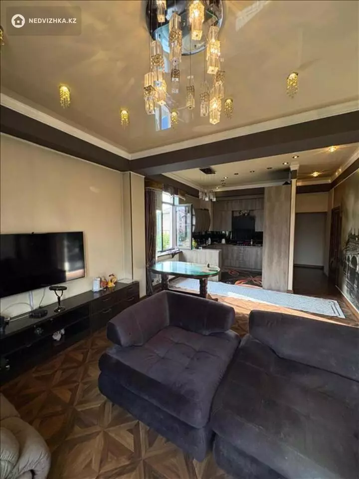 4-комнатная квартира, этаж 2 из 3, 164 м², фотография 5