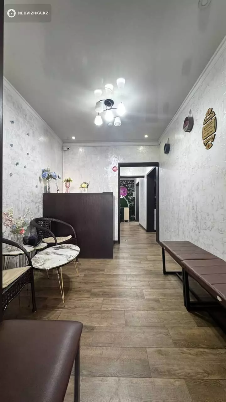 Салон, этаж 1, 62 м²