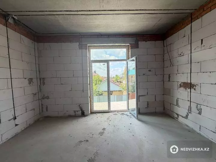 5-комнатный таунхаус, 3 соток, 250 м², фотография 3