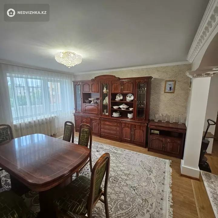 4-комнатная квартира, этаж 4 из 10, 77 м², фотография 2