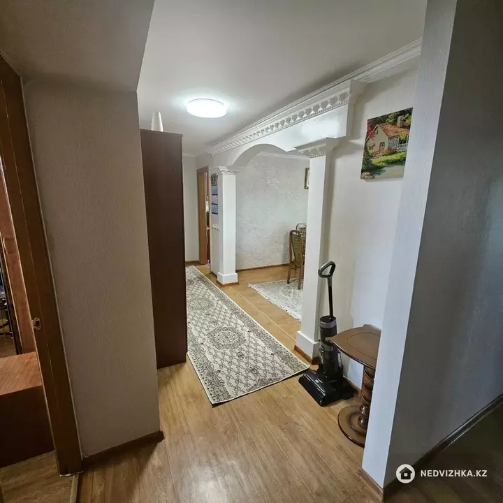 4-комнатная квартира, этаж 4 из 10, 77 м², фотография 4