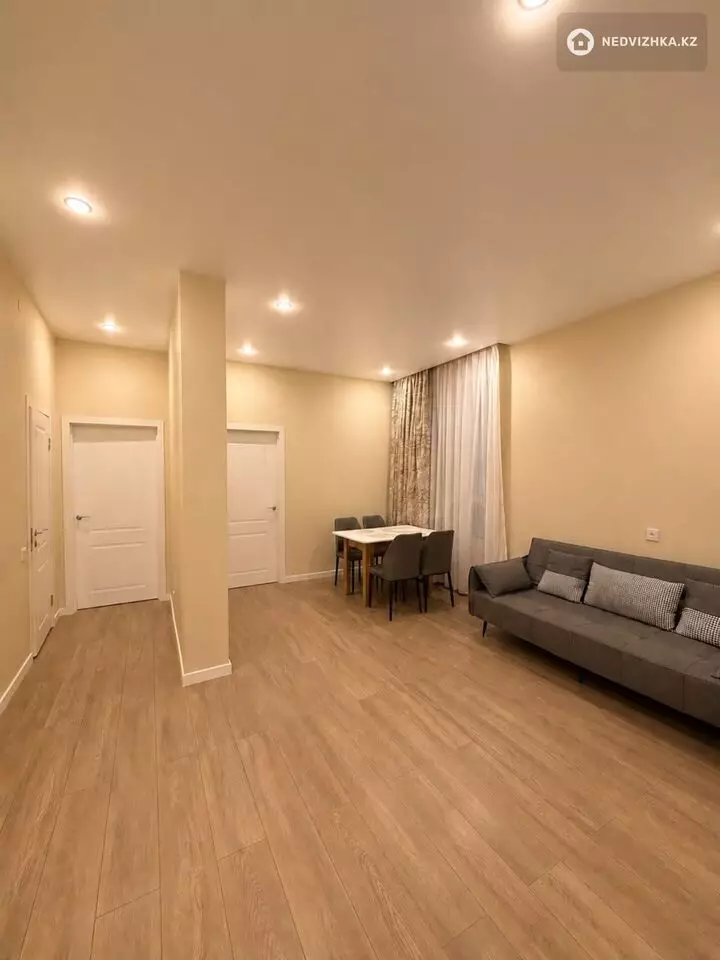 3-комнатная квартира, этаж 12 из 12, 50 м², фотография 2