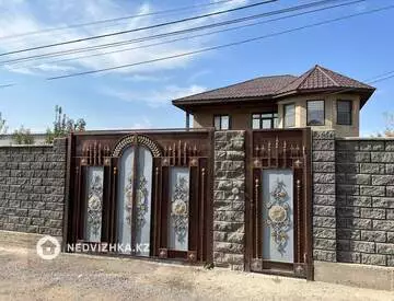 6-комнатный дом, 6.4 соток, 336 м²