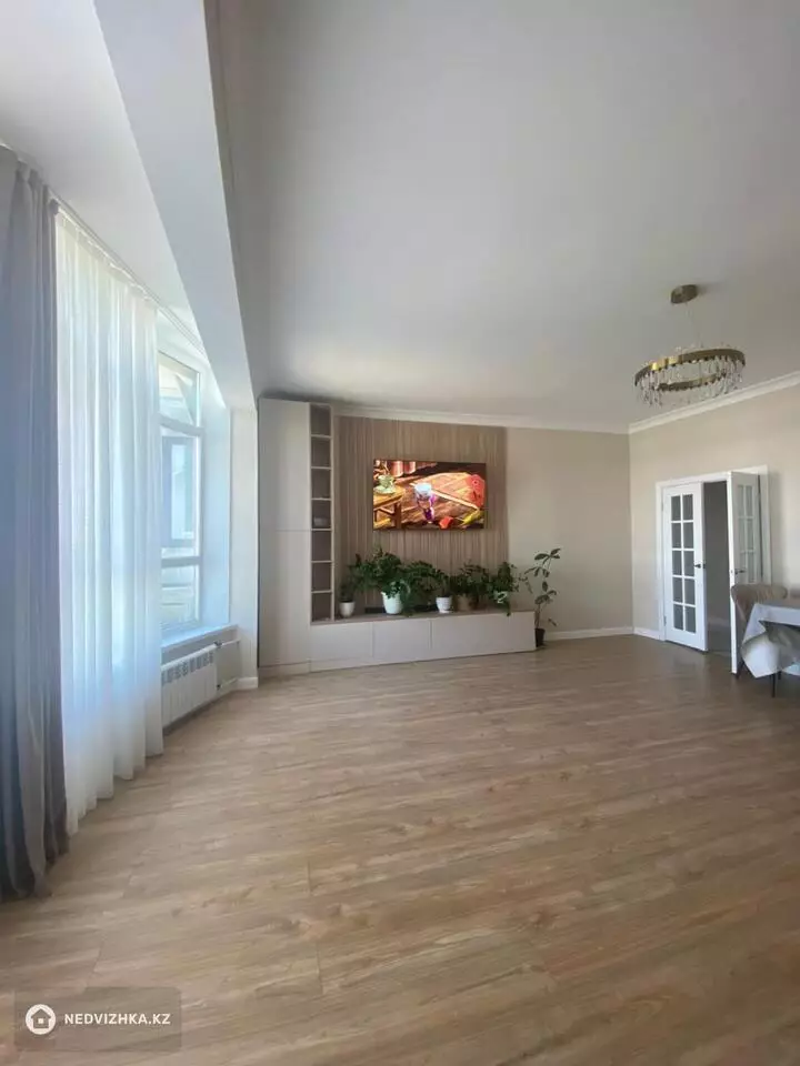 3-комнатная квартира, этаж 5 из 9, 120 м², фотография 4