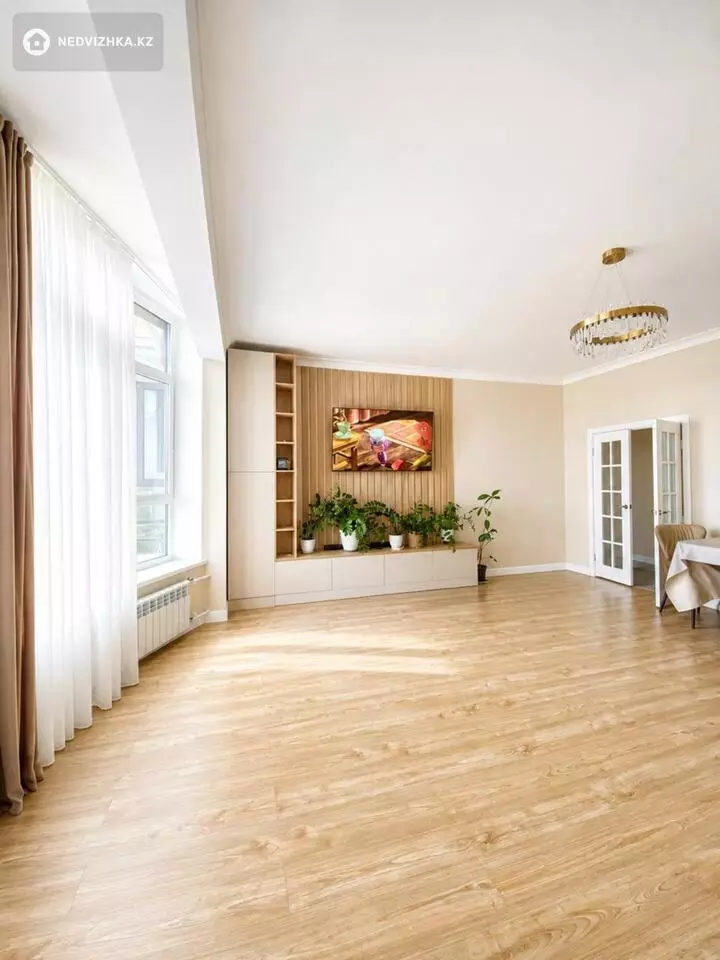 3-комнатная квартира, этаж 5 из 9, 120 м², фотография 2