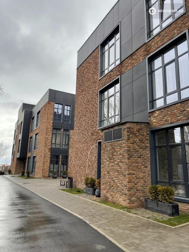 2-комнатная квартира, этаж 3 из 3, 65 м², фотография 2