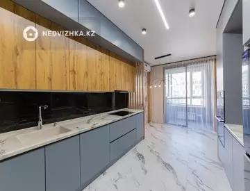 2-комнатная квартира, этаж 4 из 10, 90 м²