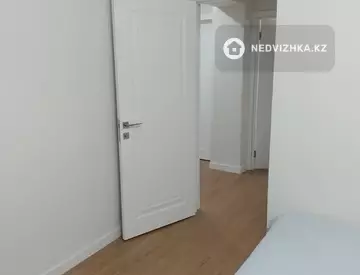 3-комнатная квартира, этаж 2 из 5, 70 м², миниатюра 2