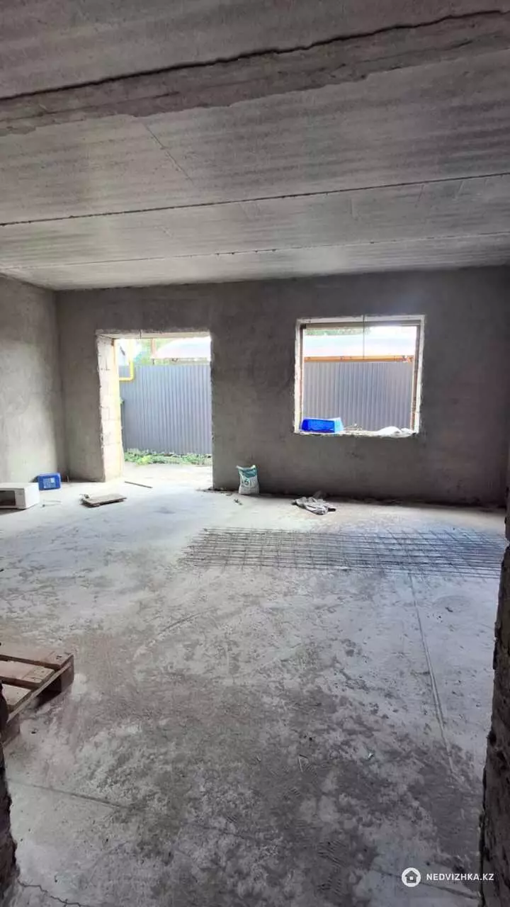4-комнатная квартира, этаж 1 из 2, 160 м², фотография 2