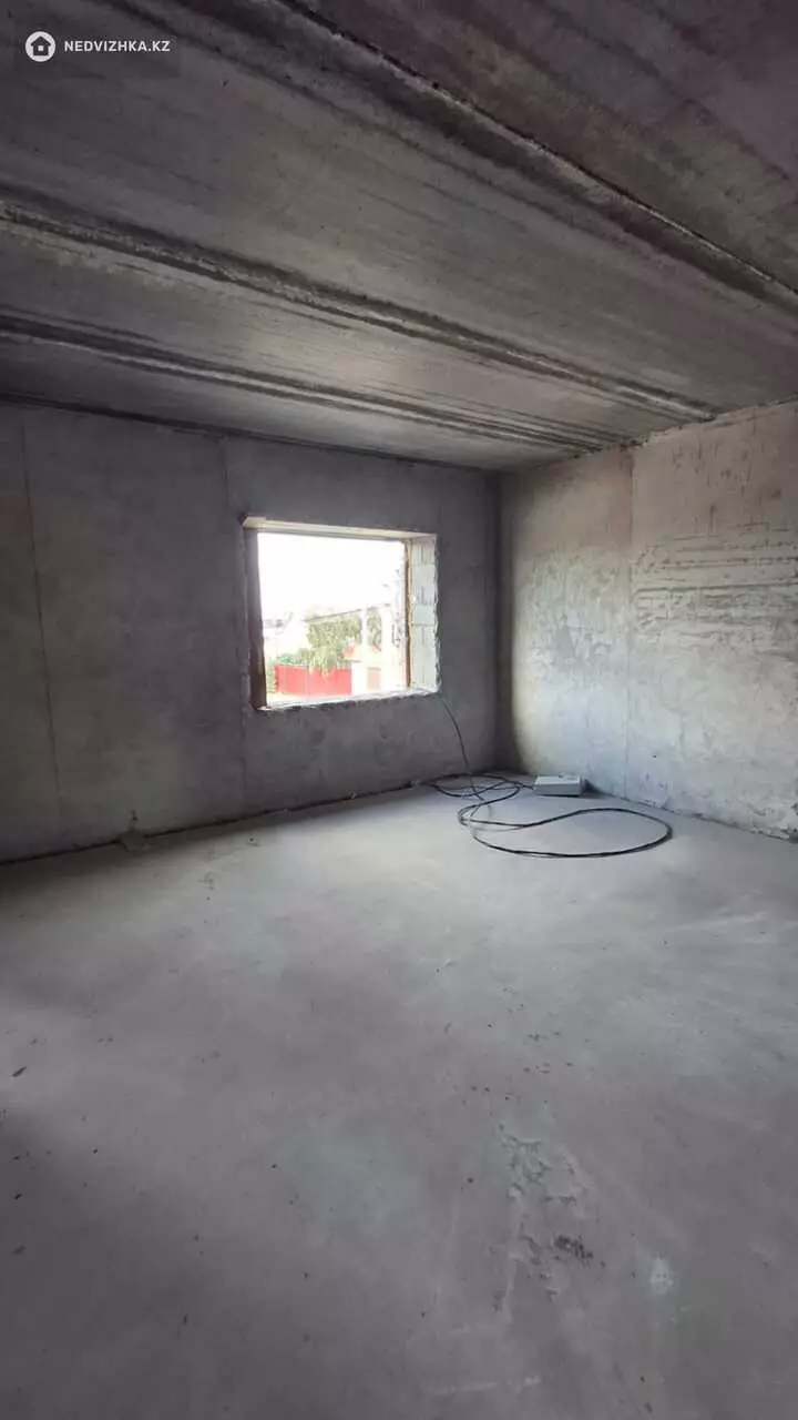 4-комнатная квартира, этаж 1 из 2, 160 м², фотография 5