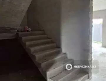 4-комнатная квартира, этаж 1 из 2, 160 м², миниатюра 10