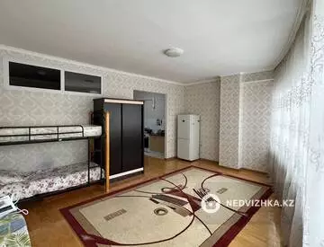 3-комнатная квартира, этаж 6 из 18, 90 м², миниатюра 1