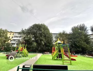 3-комнатная квартира, этаж 2 из 5, 64 м²