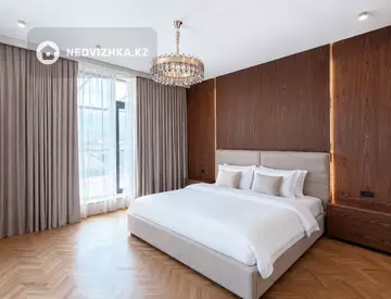 4-комнатная квартира, этаж 5 из 5, 285 м²