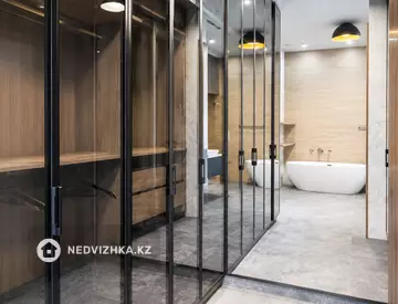 4-комнатная квартира, этаж 5 из 5, 285 м²