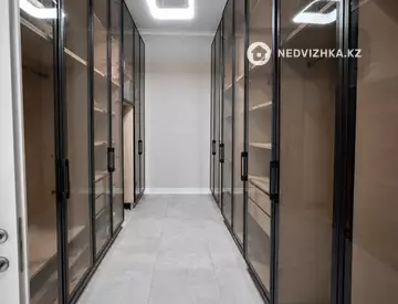 4-комнатная квартира, этаж 5 из 5, 285 м²