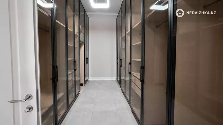 4-комнатная квартира, этаж 5 из 5, 285 м², фотография 2