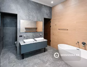4-комнатная квартира, этаж 5 из 5, 285 м²