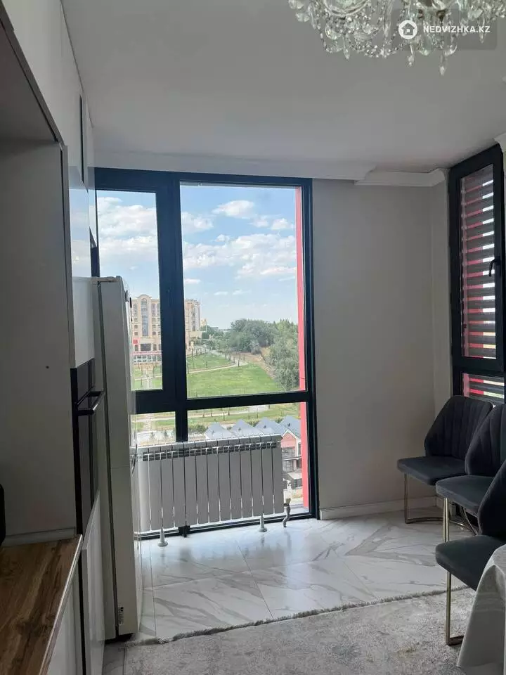 4-комнатная квартира, этаж 12 из 12, 104 м², фотография 3