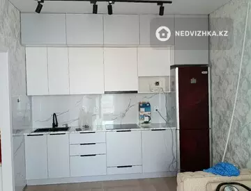 2-комнатная квартира, этаж 10 из 10, 38 м²