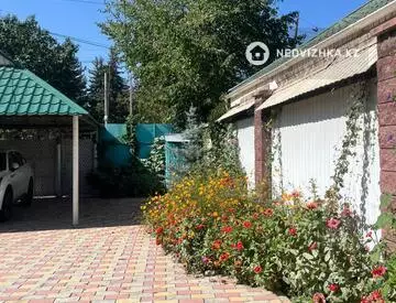 4-комнатный дом, 6 соток, 196 м²
