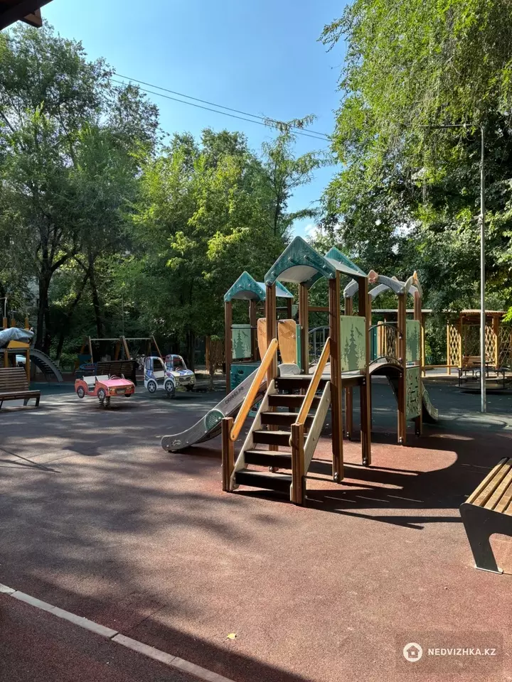 2-комнатная квартира, этаж 9 из 9, 46 м², фотография 2