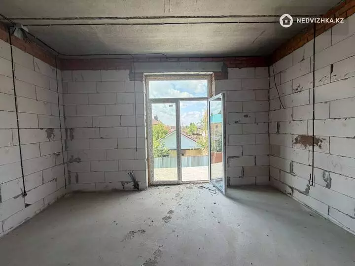 5-комнатная часть дома, 3 соток, 250 м², фотография 2
