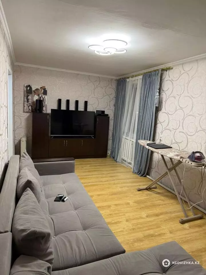 3-комнатная квартира, этаж 4 из 4, 61 м², фотография 2