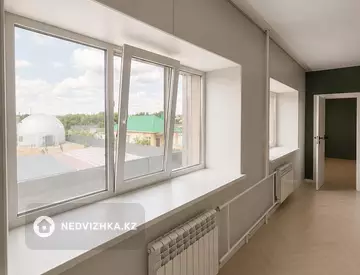 3-комнатная квартира, этаж 3 из 4, 70 м², миниатюра 3