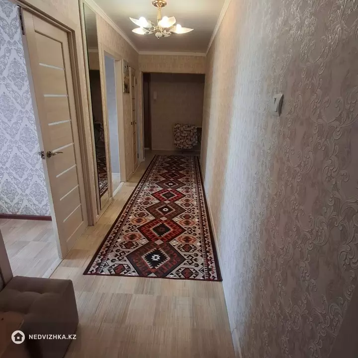 4-комнатная квартира, этаж 4 из 6, 102 м², фотография 3