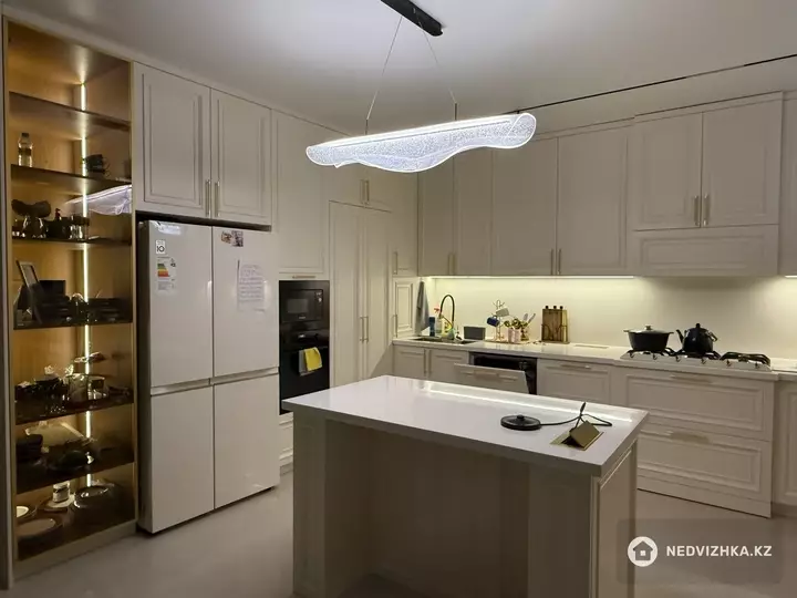 7-комнатный дом, 7 соток, 340 м²
