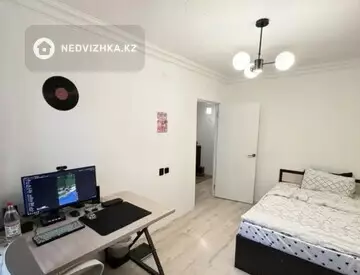 2-комнатная квартира, этаж 3 из 4, 41 м², миниатюра 2