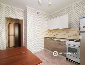 1-комнатная квартира, этаж 2 из 9, 38 м², На длительный срок, миниатюра 4